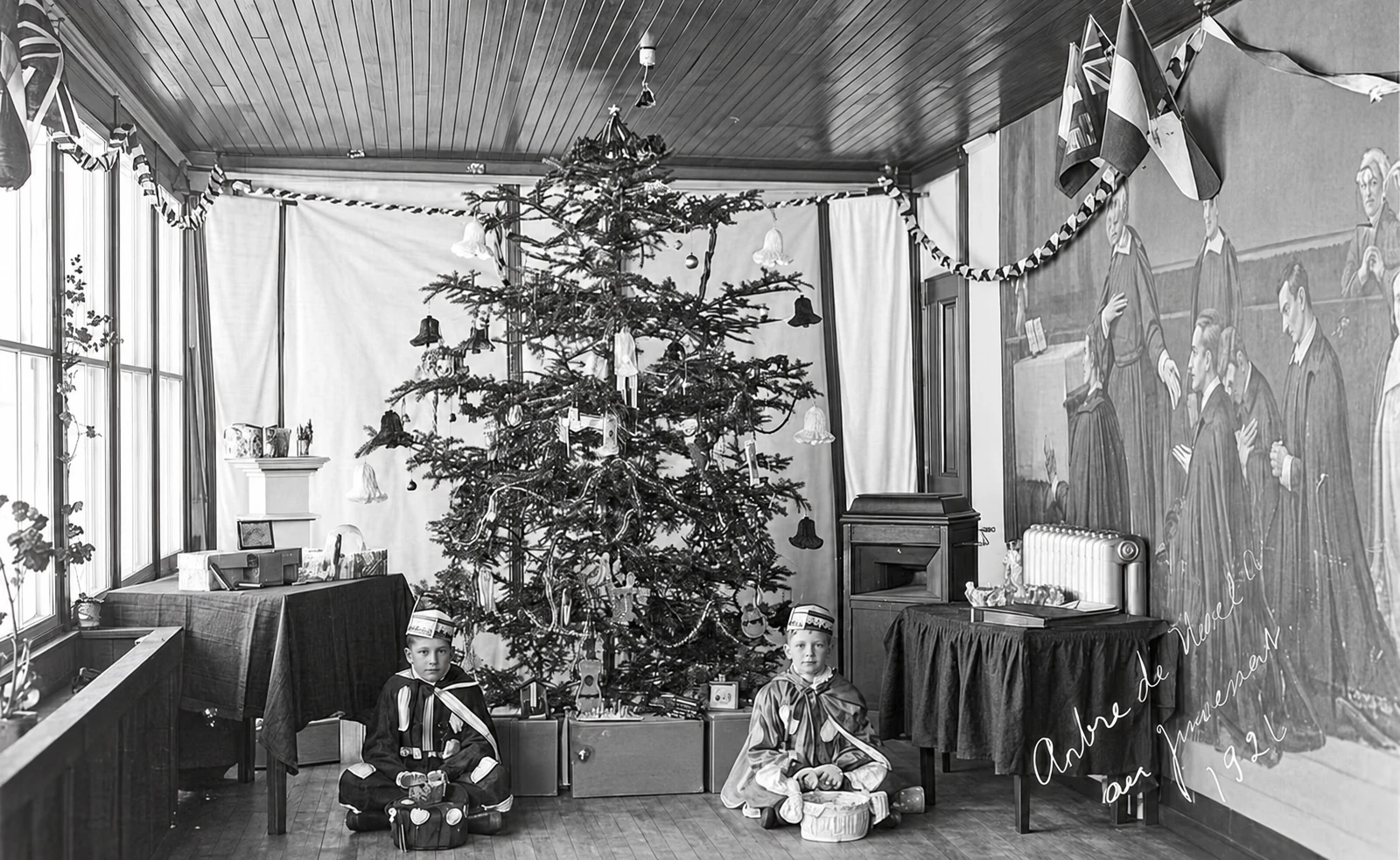 Noël et élèves en 1926
