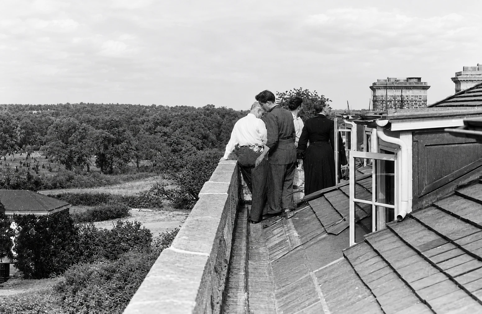 Sur la toiture en 1947
